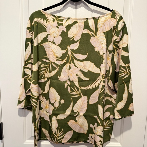 Silky Soft Green Floral Women's Blouse - Picture 7 of 7